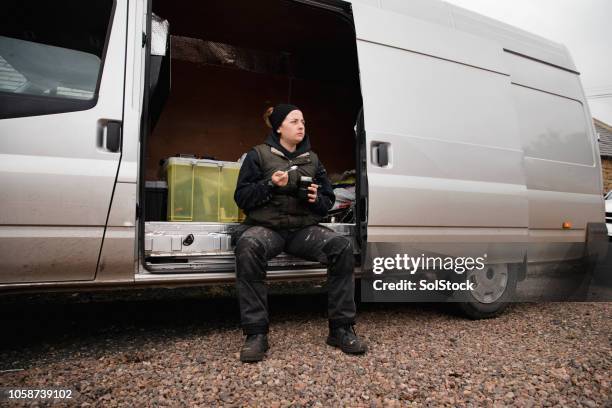 construction worker taking a break - construction lunch stock pictures, royalty-free photos & images