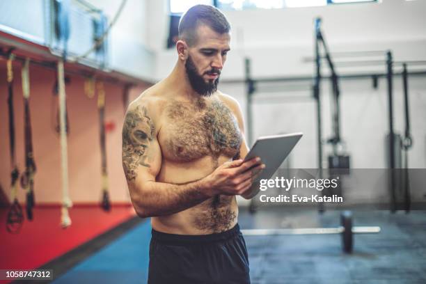 Computer Bodybuilder Bodybuilder Laptop Photos and Premium High Res Pictures - Getty Images