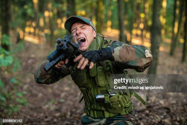 injured soldier shouting and crying out loud - injured us army stock pictures, royalty-free photos & images