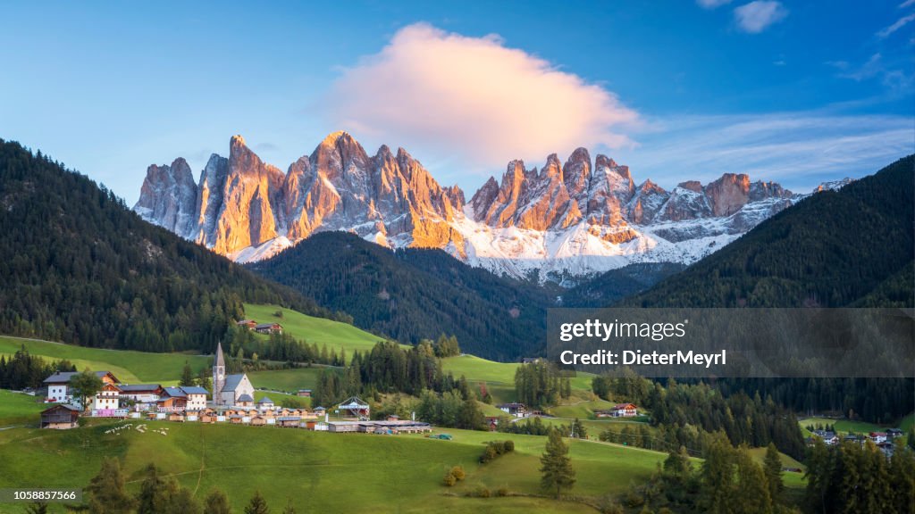 De idyllische Santa Maddalena in val di Funes, Zuid-Tirol
