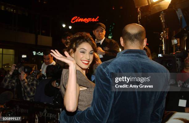 Kelly Brook and Billy Zane during "BloodRayne" Los Angeles Premiere - Red Carpet at Mann's Chinese Theater in Hollywood, California, United States.