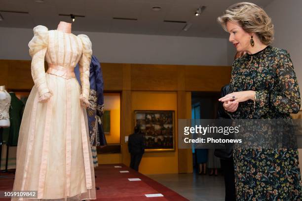 - Bezoek van de Koningin aan de tentoonstelling 'Macht en Schoonheid. De Arenbergs' in het museum M in Leuven - Visite de la Reine à l'exposition...