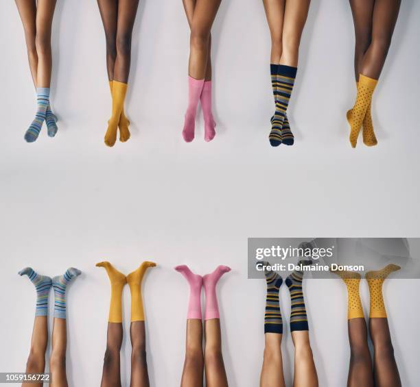 todo tipo de calcetines para satisfacer todo tipo de pies - calcetín fotografías e imágenes de stock