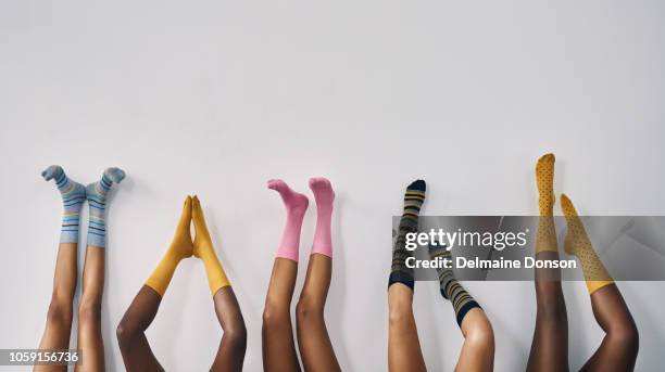 chaussettes, un incontournable de la mode - chaussette photos et images de collection