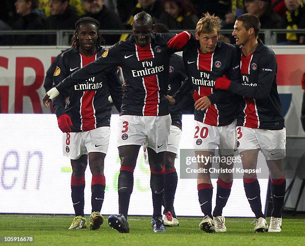 Clément Chantome of Paris celebrates the first goal with Péguy Luyindula , Mamadou Sakho and Jérémy Clément of Paris during the UEFA Europa League...