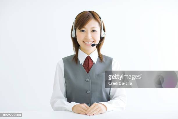 インカムをつけた制服を着た女性 - コールセンター　日本 ストックフォトと画像