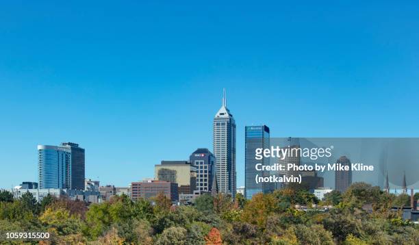 indianapolis in the fall - indianapolis skyline stock pictures, royalty-free photos & images