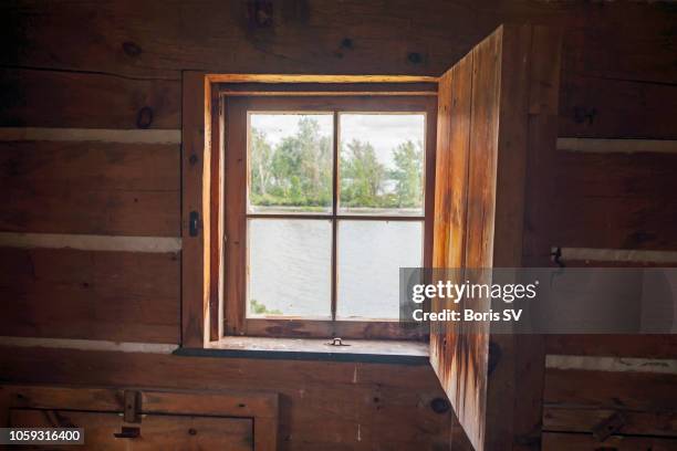 view of lake from cottage window - village home indoor stock-fotos und bilder