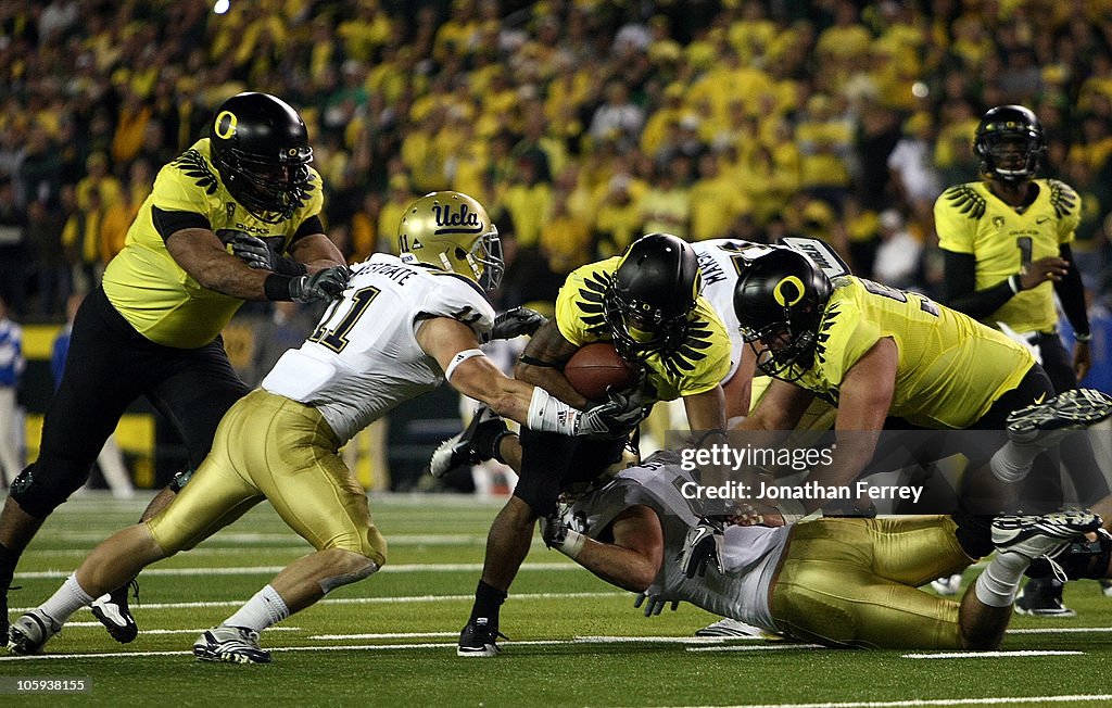 UCLA Bruins v Oregon Ducks