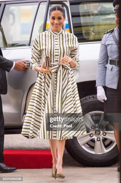 Meghan, Duchess of Sussex, visits an exhibition of Tongan handicrafts, mats and tapa cloths at the Fa'onelua Convention Centre on October 26, 2018 in...