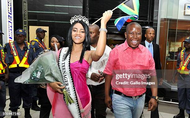 President Julius Malema and the leadership of the ANCYL welcome Miss Teen Universe Chante Jantjies at the OR Tambo International Airport on October...