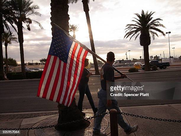 Union members demonstrate against a non-union work project at a casino on Las Vegas Boulevard on October 22, 2010 in Las Vegas, Nevada. Nevada once...