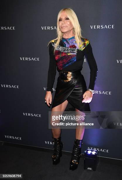 November 2018, Berlin: Fashion designer Donatella Versace is coming to the Versace Boutique on Kurfürstendamm for the Versace cocktail for the...
