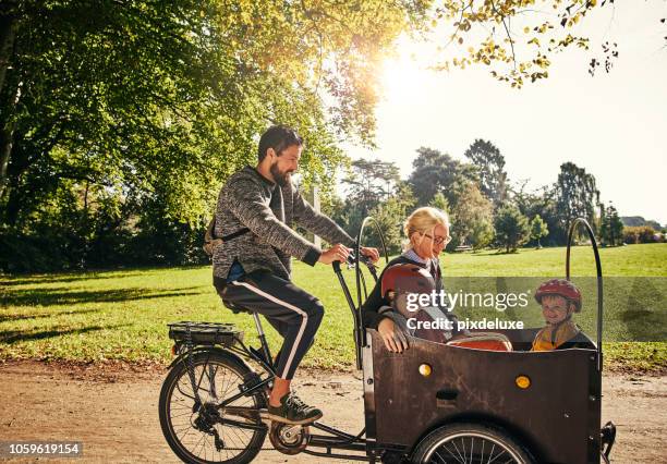 rund um den park im stil - denmark cycling stock-fotos und bilder