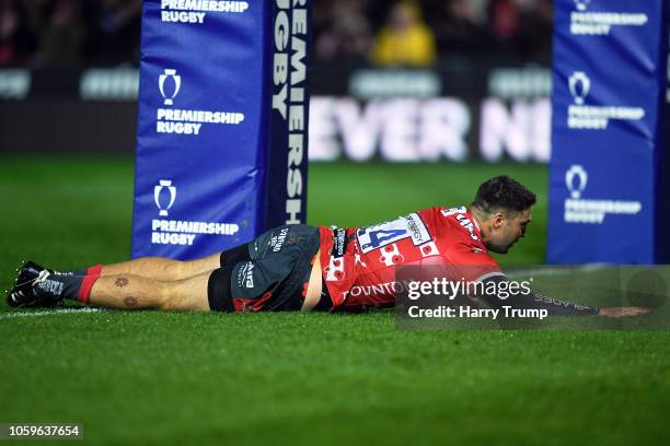 Matt Banahan of Gloucester scores his sides first try during the Premiership Rugby Cup match between Gloucester Rugby and Northampton Saints at...