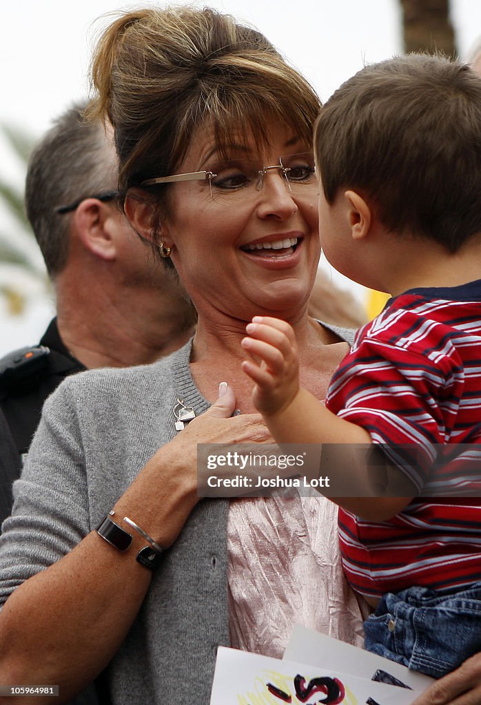 Tea Party Express Bus Tour Makes Stop In Phoenix Arizona