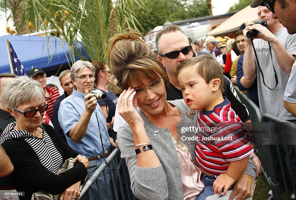 Tea Party Express Bus Tour Makes Stop In Phoenix Arizona