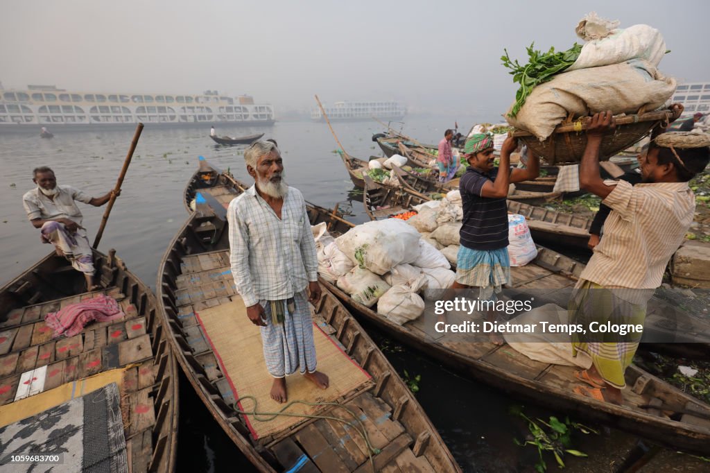 Market vendors, Bangladesh