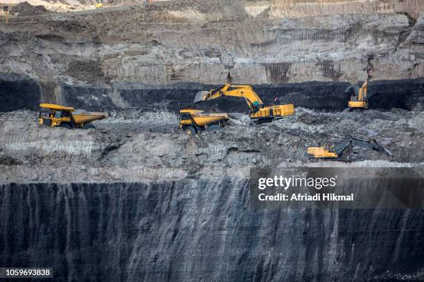 coal mining - kalksteen stockfoto's en -beelden