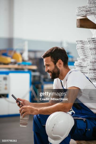 Worker Using Phone 2,373 Construction Worker Using Smartphone Stock Photos, High-Res ...