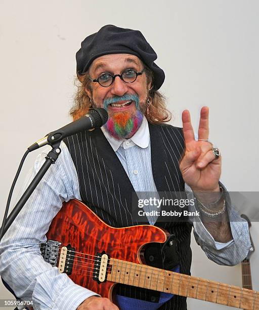 Mark The Rool 387 Mark Hudson Musician Stock Photos, High-Res Pictures, and Images ...