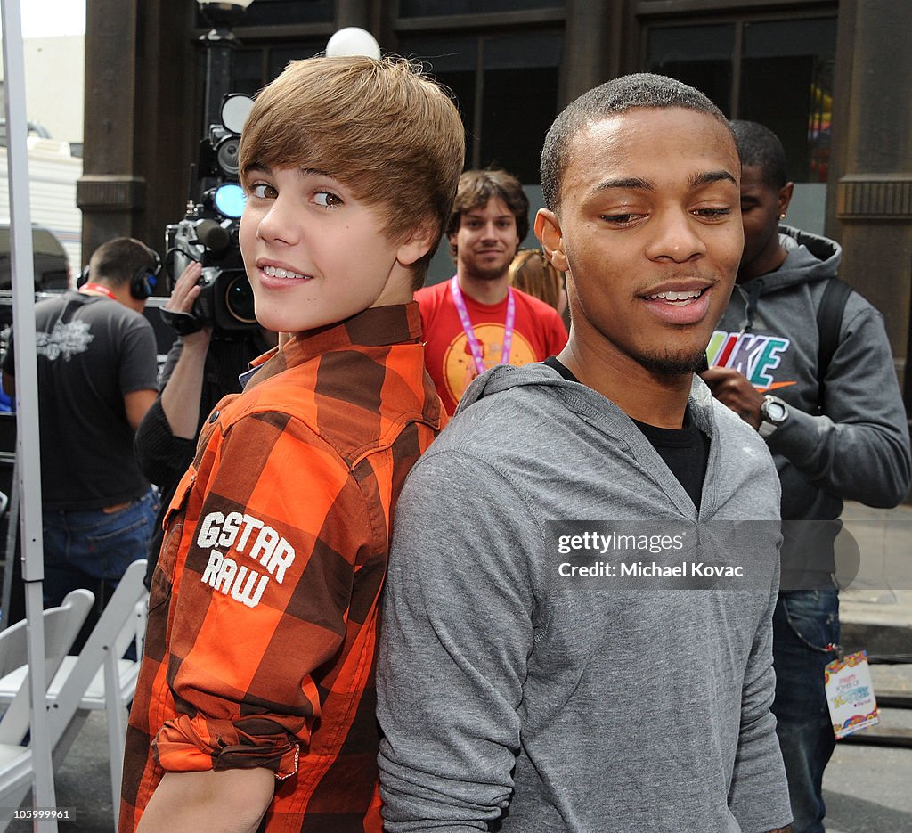 Singers Justin Bieber and Bow Wow compare their height at Variety's