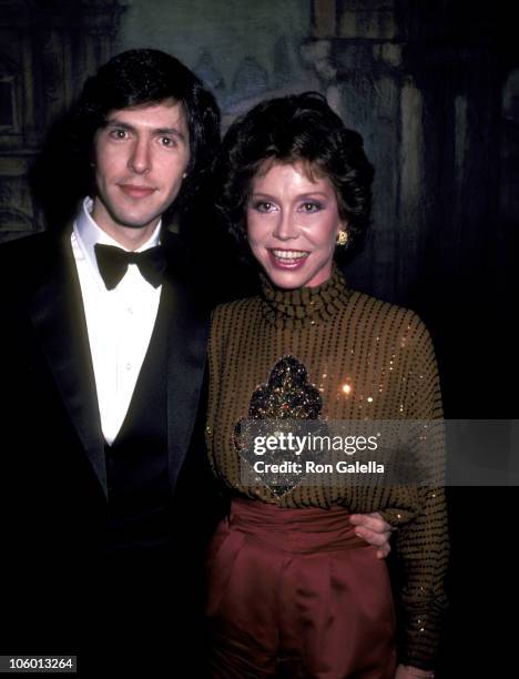 Mary Rivoli 1,177 Mary Tyler Moore Hubby Dr Robert Levine Stock Photos, High-Res ...