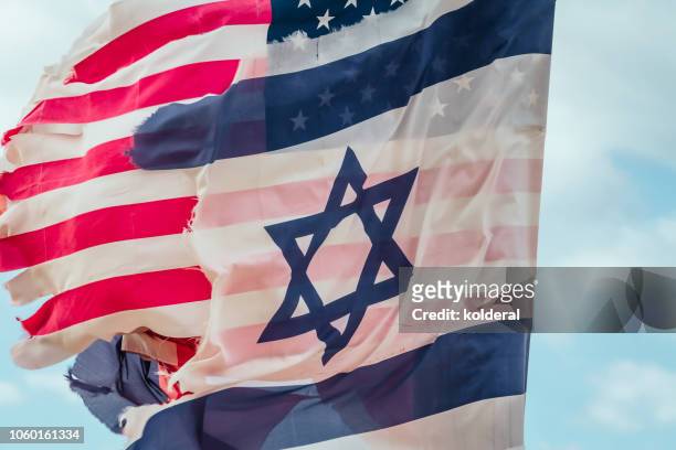 ragged national flags of israel and usa waving - israel flag - fotografias e filmes do acervo