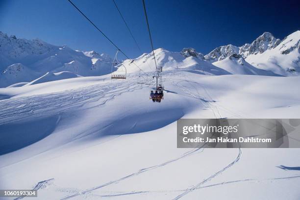 sky lift across mountains, tignes, france - tignes stockfoto's en -beelden