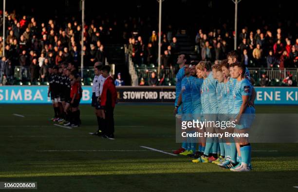 Players observe a minutes silence before the Premiership Rugby Cup match between Saracens and Worcester Warriors at Allianz Park on November 11, 2018...
