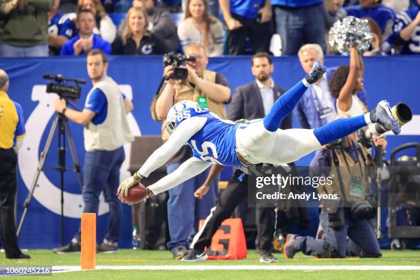 Eric Ebron of the Indianapolis Colts dives for a touchdown in the game against the Jacksonville Jaguars in the first quarter at Lucas Oil Stadium on...