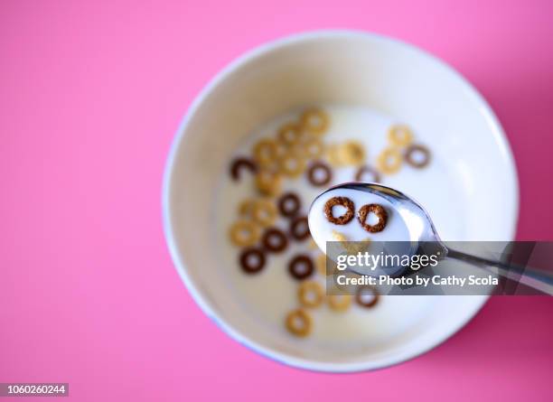 cereal face - anthropomorphic smiley face - fotografias e filmes do acervo