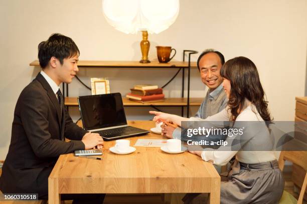 mature couple talking with businessmen - business talk sit men stock-fotos und bilder