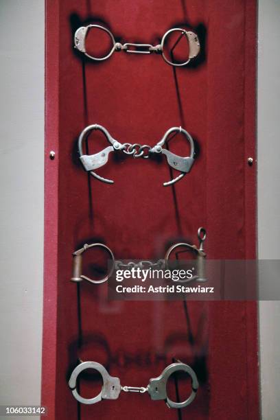 Handcuff Secrets Harry Houdini Museum Photos and Premium High Res Pictures - Getty Images
