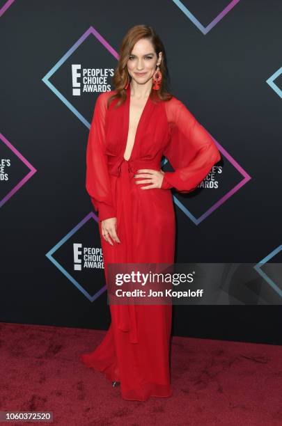 Melanie Scrofano attends the People's Choice Awards 2018 at Barker Hangar on November 11, 2018 in Santa Monica, California.