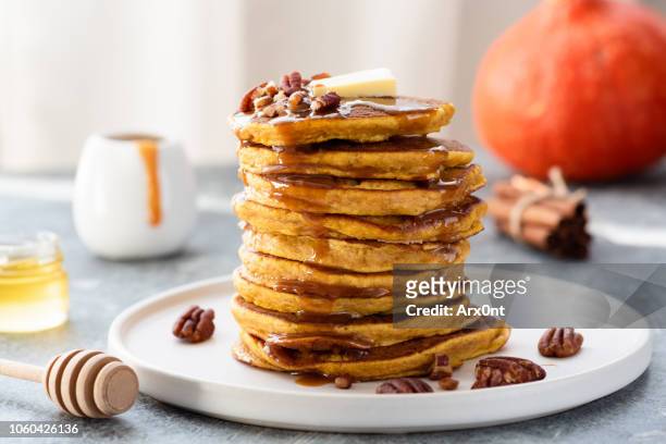 stack of pumpkin pancakes with caramel sauce - pancake fotografías e imágenes de stock