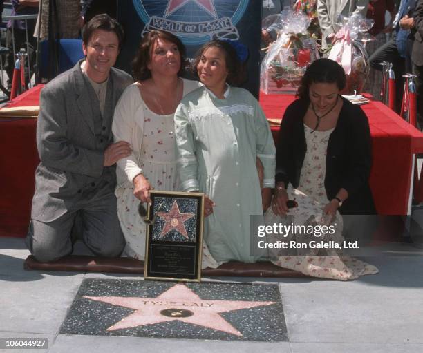 Tim Daly, Tyne Daly and daughters Alyxandra and Kathryne