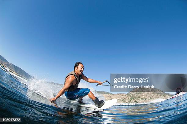 japanese man wakeboarding - extreme sporten stockfoto's en -beelden