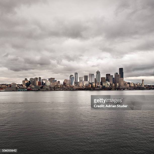 seattle winter skyline - seattle winter stock pictures, royalty-free photos & images