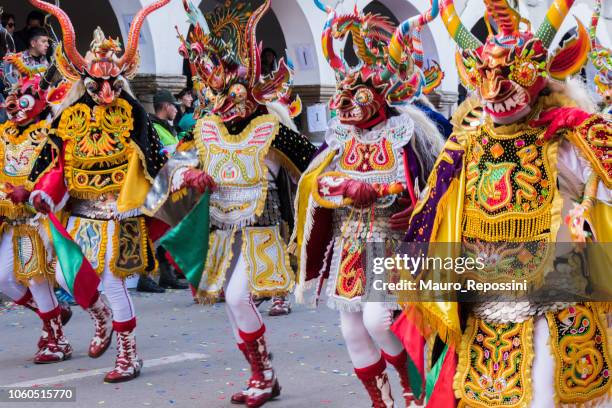 danseurs au carnaval d’oruro en bolivie. - bolivia photos et images de collection