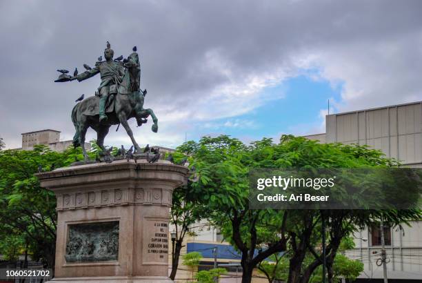 statue of gerardo barrios - san salvador el salvador fotografías e imágenes de stock