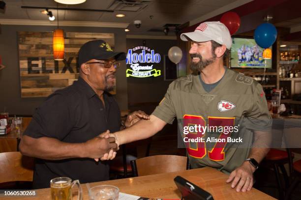 Rob Riggle Bee Military Reserve Photos and Premium High Res Pictures - Getty Images