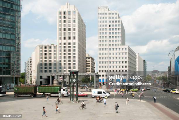 berlin -  potsdamer platz - postdamer platz stock-fotos und bilder