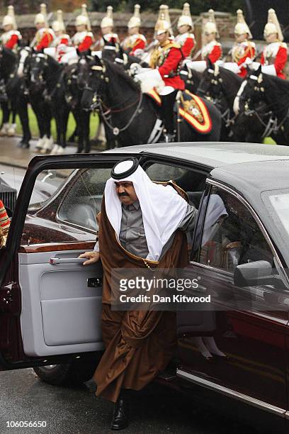 The Emir of Qatar, Sheikh Hamad bin Khalifa al Thani arrives in Windsor to be met by Queen Elizabeth II on October 26, 2010 in Windsor, England. The...