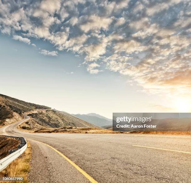 mountain road - australia road stock-fotos und bilder