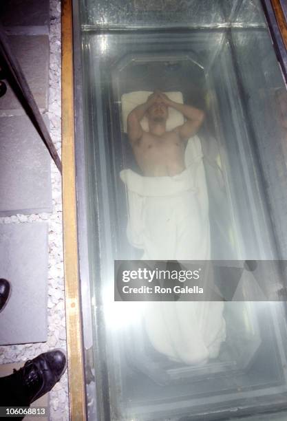 21 David Blaine Buried Alive Stock Photos, High-Res Pictures, and
