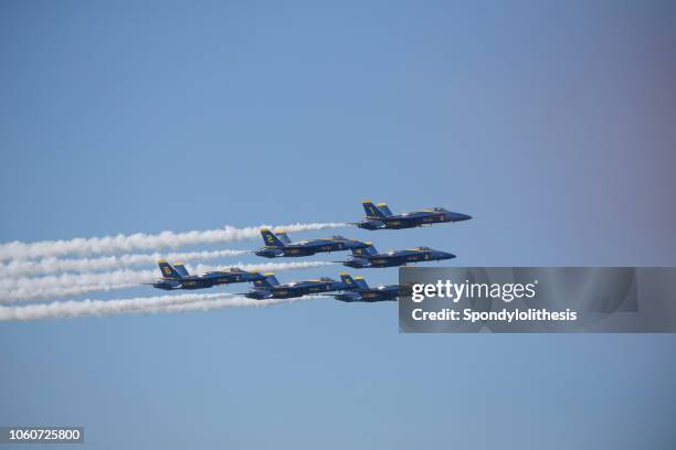 飛機藍色天使 f-18 噴氣式戰鬥機 - blue angels 個照片及圖片檔