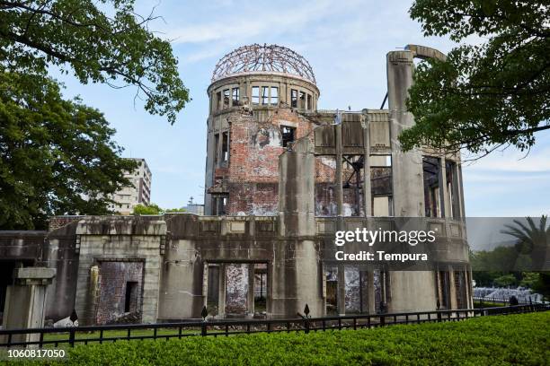 memorial park, domo atómico de hiroshima. - atomic bombing of hiroshima fotografías e imágenes de stock