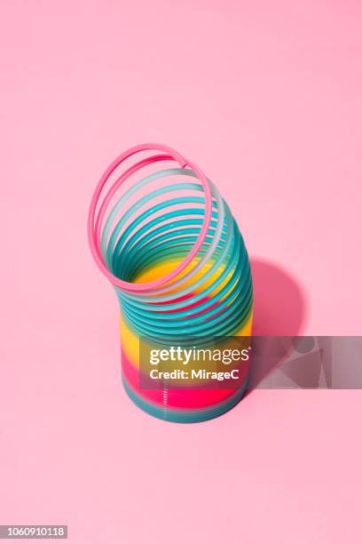 stretching coil toy - nature morte photos et images de collection