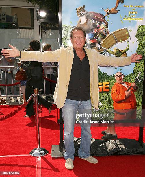 Garry Shandling during Dreamworks' "Over The Hedge" Los Angeles Premiere - Arrivals at Mann Village Theatre in Westwood, California, United States.